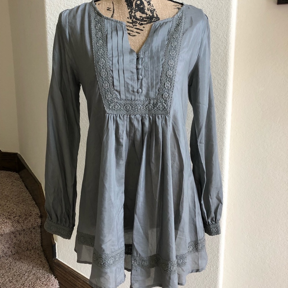 Gray Long Sleeve Blouse w/ Detail